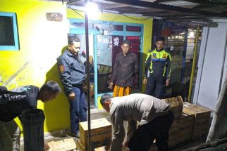 Gerebek Rumah Warga di Pesisir Situbondo, Polisi Sita 524 Botol Miras Jenis Arak - JPNN.com Jatim