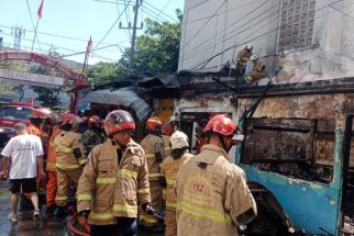 Toko Roti & 2 Stan Penjahit di Tambak Dukuh Surabaya Ludes Terbakar - JPNN.com Jatim