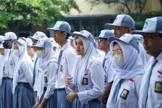 Alhamdulillah, Anak Pasutri Tunanetra Semarang Bisa Sekolah, Dapat Beasiswa Hingga Lulus SMA - JPNN.com Jateng