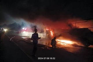 Korsleting, Bus Gunung Harta Tujuan Jakarta Terbakar di Tol Mojokerto-Jombang - JPNN.com Jatim