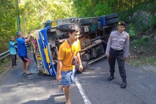 Truk Milik Kartono Tergelincir di Tanjakan Bantul - JPNN.com Jogja