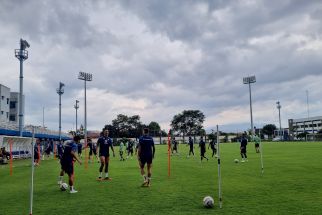 Pelatih Persib Bojan Hodak Mengkritisi Kualitas Rumput Stadion Sidolig - JPNN.com Jabar