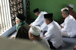 Cagub Banten Andra Soni Ziarah ke Makam Ulama Besar di Lebak  - JPNN.com Banten