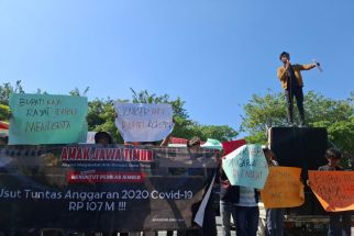 Puluhan Massa Demo Minta Penyelewengan Dana Covid-19 di Jember Diusut Tuntas - JPNN.com Jatim
