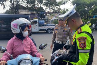 Operasi Patuh Lodaya 2024, Ratusan Pengendara Sepeda Motor Ditilang ETLE Mobile - JPNN.com Jabar