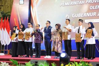 Serahkan 7.201 SK Pengangkatan, Adhy Karyono: Tanpa PPPK Provinsi Jatim Lemah - JPNN.com Jatim