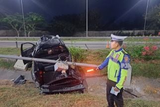 Kecelakaan Mobil Bea Cukai Kediri di Tol Jomo, 4 Orang Dilaporkan Terluka - JPNN.com Jatim