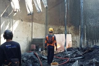Kebakaran Melanda Pabrik Pengolahan Sampah di Karanganyar, Kerugian Capai Ratusan Juta - JPNN.com Jateng