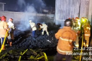 Gudang Semen di Bantul Terbakar, Kerugian Mencapai Rp 30 Juta - JPNN.com Jogja