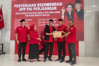 PDIP Serahkan 7 Rekom & 2 Surat Tugas ke Bacakada di Pilkada 2024, Ini Daftarnya - JPNN.com Jatim