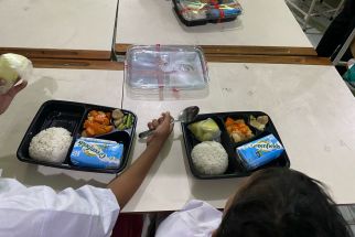 Uji Coba Makan Gratis Sekolah di Surabaya Bertambah Jadi 5 Lokasi - JPNN.com Jatim