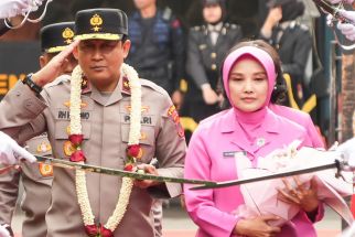 Tradisi Pedang Pora, Sambut Brigjen Ribut Hari Wibowo Jadi Kapolda Jateng - JPNN.com Jateng