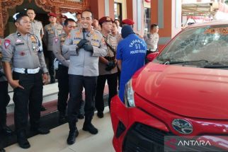 Hendak Diperiksa, Sopir Toyota Calya di Kudus Panik, Tancap Gas, Lalu Tabrak Polisi & Warga - JPNN.com Jateng