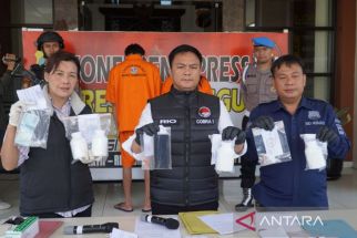 Mengedarkan Obat Keras di Temanggung, Dua Orang Ini Ditangkap Polisi - JPNN.com Jateng