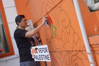 Rumah Zakat Suarakan Kemerdekaan Palestina Lewat Mural Love for Palestine - JPNN.com Jabar