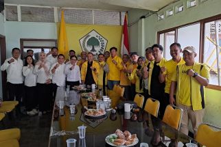 Datangi Kantor DPD Golkar, Rena Da Frina Temui Rusli Prihatevy - JPNN.com Jabar