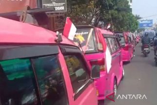 Puluhan Sopir Angkot Sukabumi Mogok Massal, Minta Pemkot Buat Aturan Pembatasan Transportasi Daring - JPNN.com Jabar