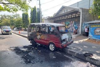 Mobil dengan 6 Penumpang Ini Terbakar di Bantul - JPNN.com Jogja