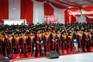 Untag Surabaya Wisuda 1.818 Mahasiswa, Lahirkan Patriot untuk Indonesia Emas - JPNN.com Jatim