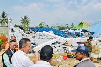 Meninjau Lokasi Bencana di Pamijahan Bogor, Bey Sampaikan Duka dan Minta Warga Waspada - JPNN.com Jabar