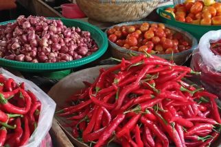 Harga Bawang & Cabai Merah di Sumenep Naik Jadi Sebegini, Komoditas Lain Normal - JPNN.com Jatim