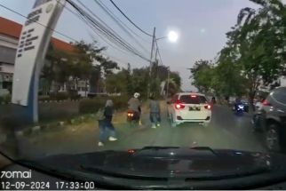 Viral Seorang Mahasiswi Diduga Jadi Korban Jambret di Kawasan ITS Surabaya - JPNN.com Jatim