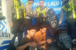 Dikejar Polisi Karena Tak Pakai Helm, 2 Pemuda di Surabaya Ternyata Bawa Pil Koplo - JPNN.com Jatim