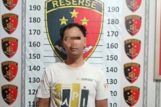 Pemuda di Gresik Digerebek Polisi di Rumah, Ini Dosa-Dosanya - JPNN.com Jatim