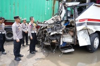 Kecelakaan Maut Bus Surya Bali Vs Truk Tronton di Pantura Pati, 6 Orang Tewas - JPNN.com Jateng