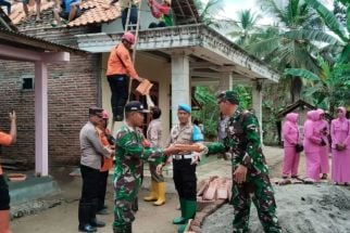 15 Rumah di Trenggalek Rusak Diterjang Angin Puting Beliung - JPNN.com Jatim