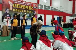 Bupati Demak Ajak Ibu-Ibu Ikut Perangi Rokok Ilegal - JPNN.com Jateng