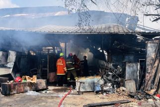 Toko Reparasi Alat Kantor di Bogor Terbakar, Pemilik Merugi Ratusan Juta - JPNN.com Jabar