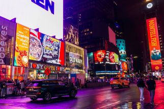 Video Iklan Garuda Futsal League Tampil di Times Square New York - JPNN.com Jatim