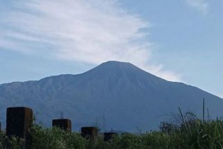 Sempat Hilang di Gunung Slamet, Siswi SMKN 3 Semarang Ditemukan Selamat - JPNN.com Jateng