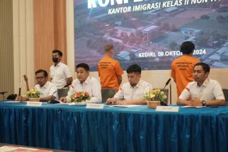 Imigrasi Kediri Tindak 2 WNA asal Belanda & Filipina yang Melanggar Izin Tinggal - JPNN.com Jatim