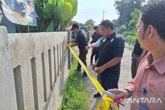 Jadi Tempat Prostitusi, Sejumlah Warung Remang-remang di Karawang Disegel Satpol PP - JPNN.com Jabar