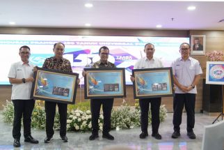 Pos Indonesia Persembahkan Piala Penghargaan Rising Star in Postal Development untuk Pemerintah - JPNN.com Jabar