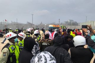 Warga Gresik Geruduk Smelter Freeport, Tagih Janji Penyerapan Tenaga Kerja Lokal - JPNN.com Jatim