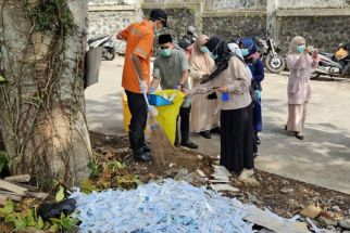 Limbah Medis Berserakan di Pinggir Jalan Sukun Kota Malang, Polisi Buru Pelaku - JPNN.com Jatim