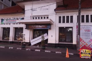 Disparbud Jabar Cari Penyebab Ambruknya Atap Gedung YPK di Bandung - JPNN.com Jabar