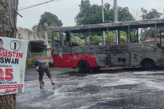 Bus Trans Semarang Hangus Terbakar Saat Beroperasi, Sopir & Kondektur Selamat - JPNN.com Jateng