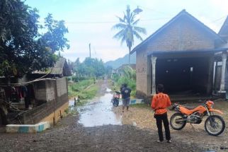 Banjir yang Melanda 3 Desa di Jember Surut, Warga Mulai Bersih-Bersih Rumah - JPNN.com Jatim