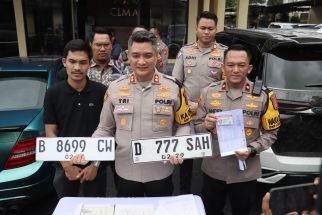 Polisi Tindak 2 Mobil Viral Pelat Nomor Sama di Tol JORR - JPNN.com Jabar