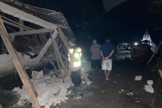 Kandang Ternak Warga Gunungkidul Tertimbun Tanah Longsor  - JPNN.com Jogja