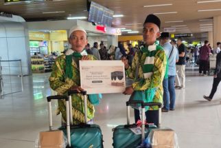 Kisah Haru Marbot & Guru Ngaji Raih Kesempatan Umrah Gratis dari Gajah Duduk - JPNN.com Jatim