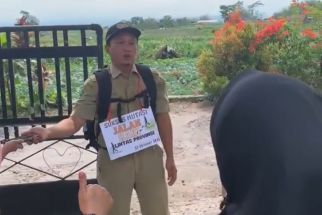 Dimutasi ke Kota Asal, Guru di Magetan Nazar Jalan Kaki Menuju Wonogiri - JPNN.com Jatim