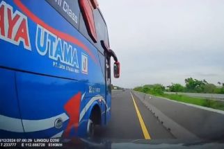 Viral Bus Serempet Mobil di Tol Tandes, Kasus Berakhir Damai - JPNN.com Jatim