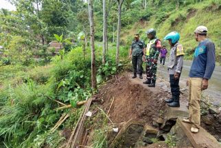 9 Wisatawan di Kediri Terperosok Jurang Saat Berteduh, 1 Tewas Tertusuk Kayu - JPNN.com Jatim