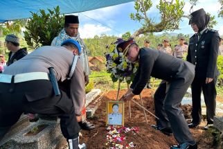 Gugur Saat Selamatkan Wisatawan Tenggelam, Aipda Anditia Diganjar Pangkat Anumerta dari Kapolri - JPNN.com Jabar