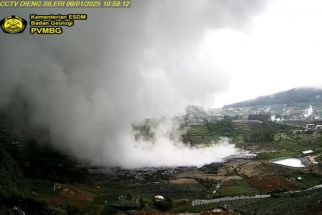 Semburan Lumpur Kawah Sileri Capai 40 Meter, Wisata Dieng Tetap Aman Dikunjungi - JPNN.com Jateng